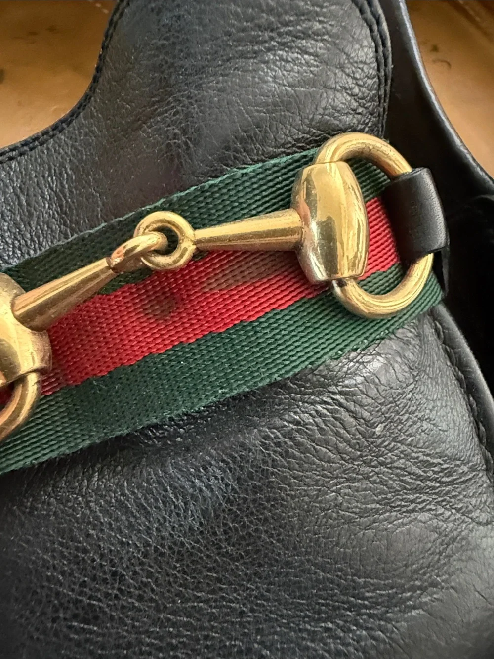 Z Gucci Men 9.5 Black Leather Loafers with Red and Green and Gold Horsebit